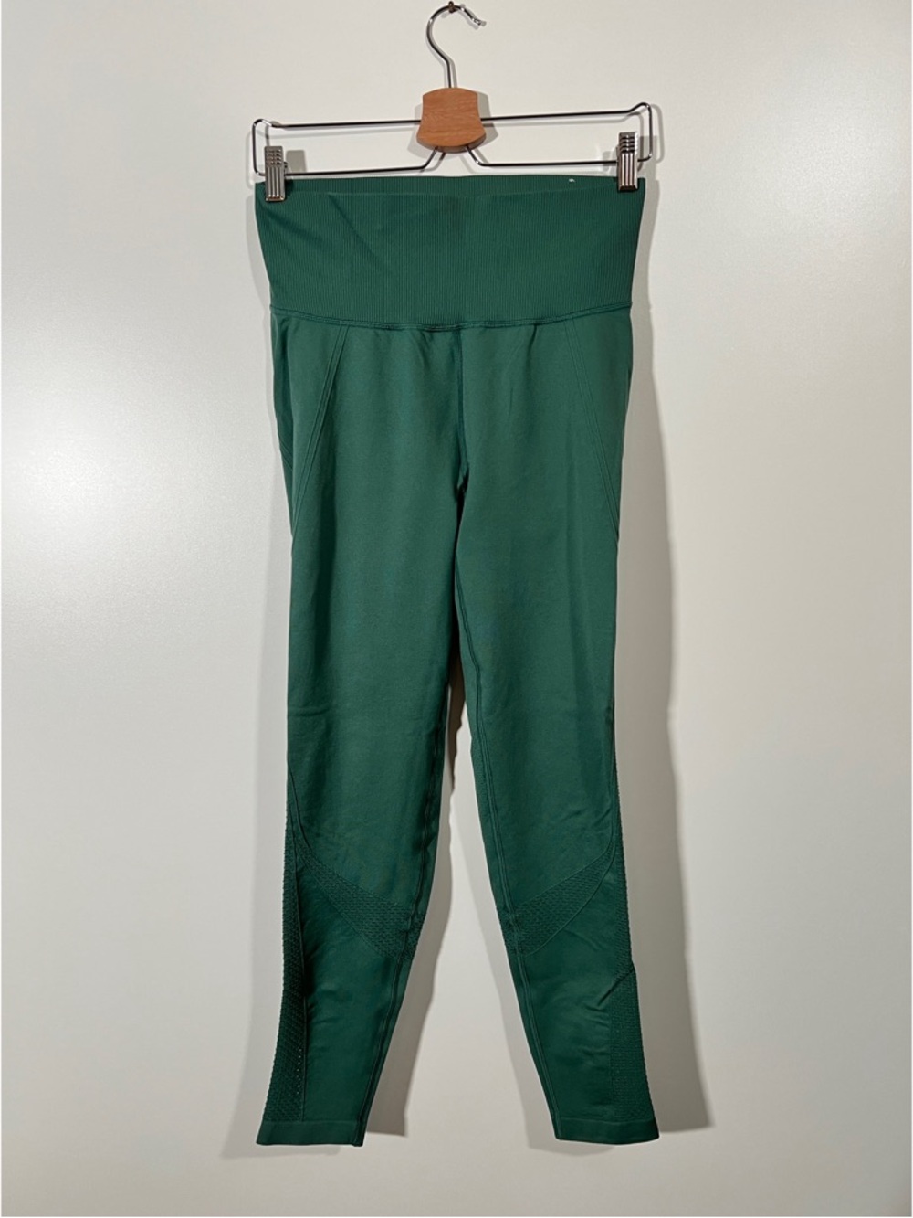 Target Seamless Leggings in Green with cutouts Size Large - Picture 3 of 7